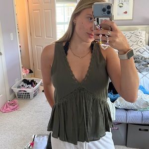 Kendall & Kylie green top perfect for summer